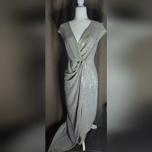  JM Studio by John Meyer sleeveless cocktail Sequin dress in metallic silver. 